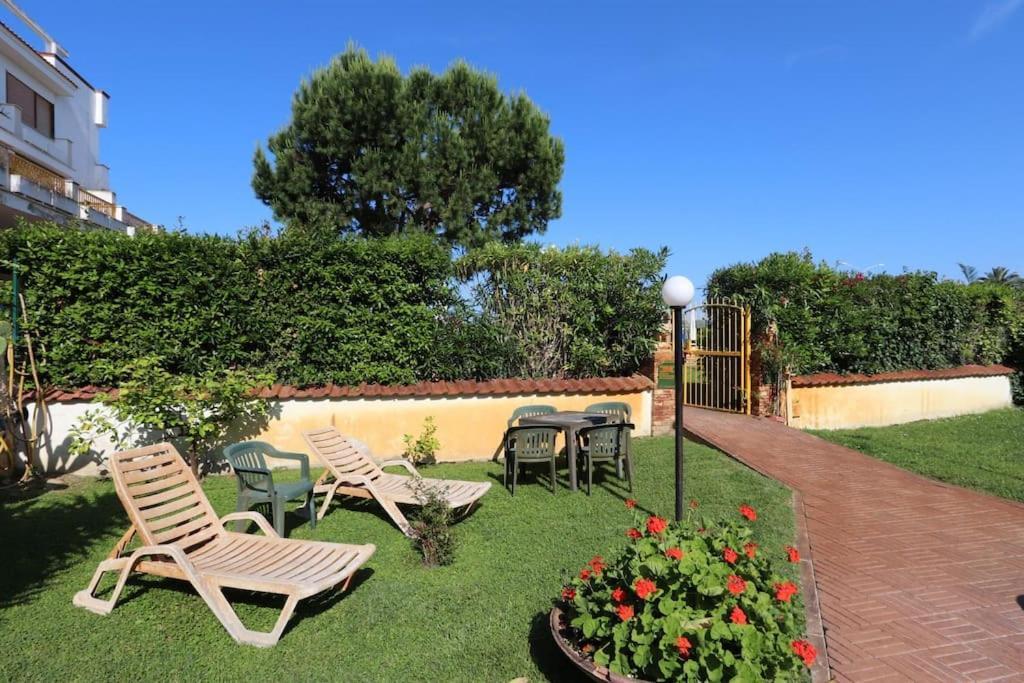 Happy House Villa Rosa Di Martinsicuro Exterior foto